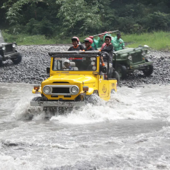 volcano tour jeep merapi 2