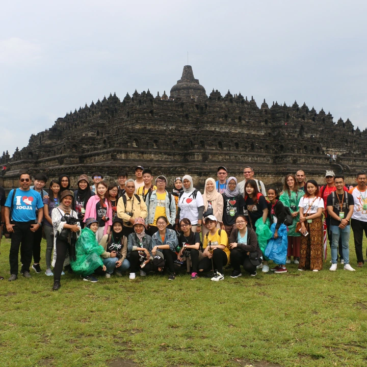 gathering-candi borobudur